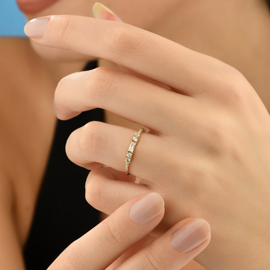 Minimal Baget Taşlı Yarımtur 14 Ayar Altın Yüzük