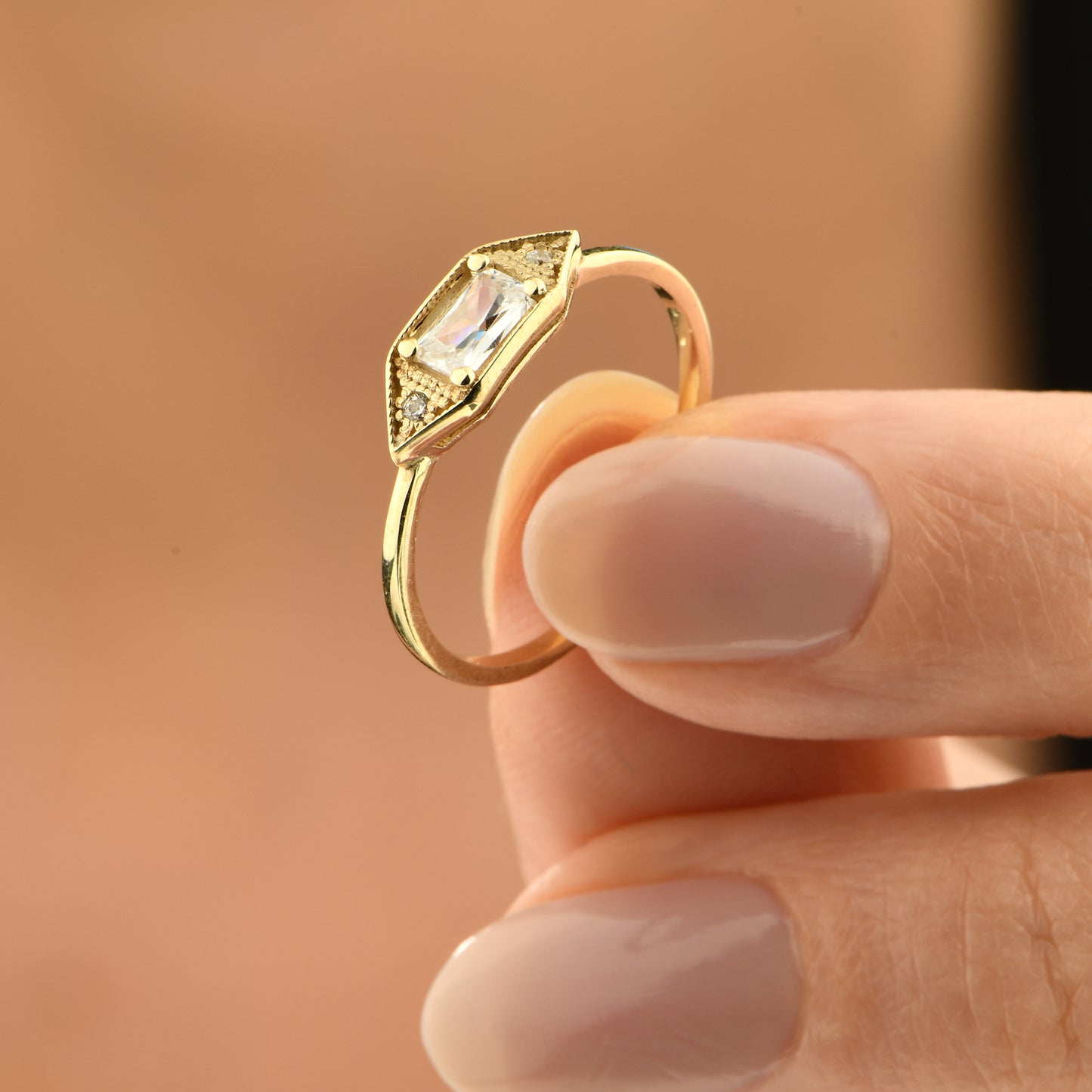 Baget Taşlı Tasarım Altın Yüzük