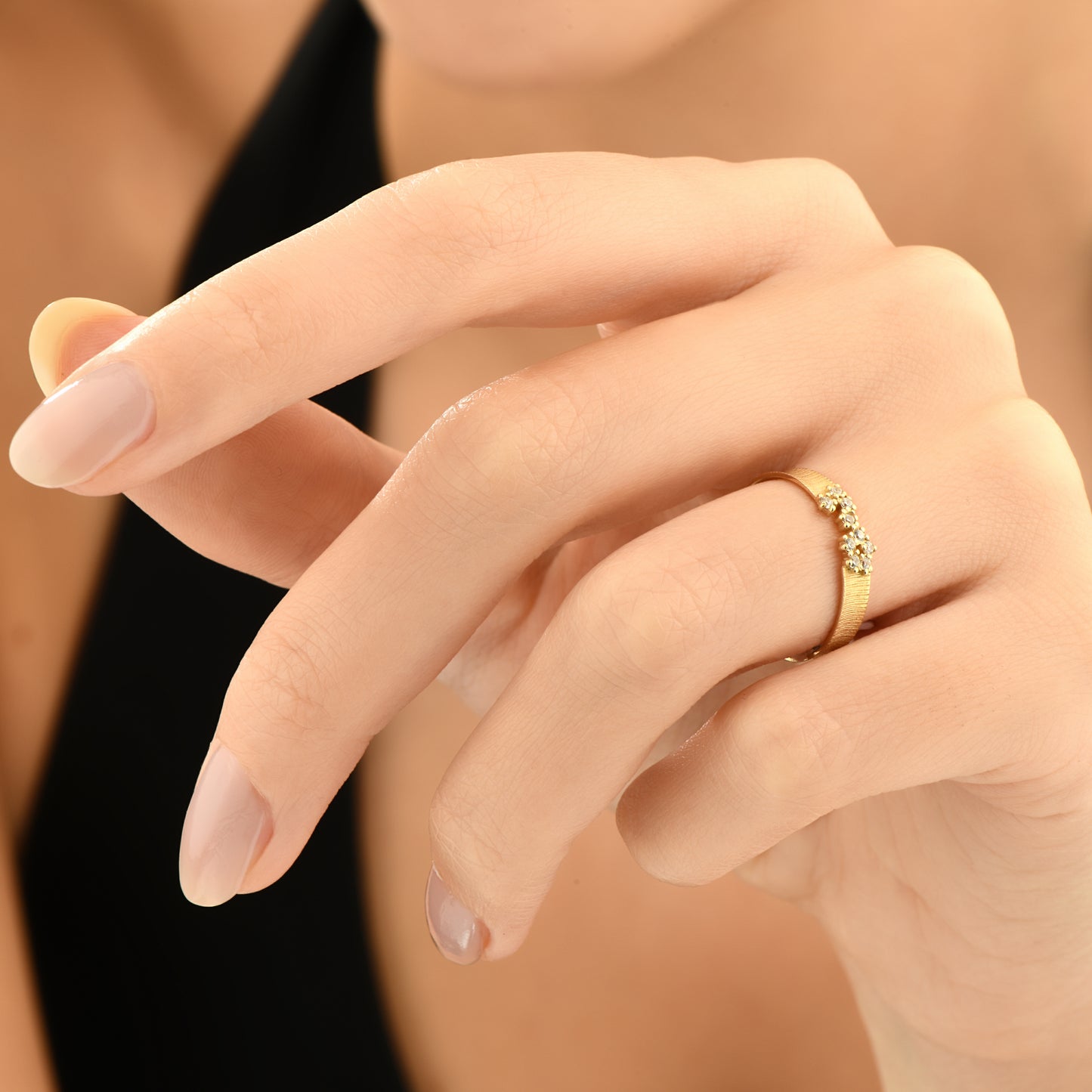 Mat Dokulu Çiçek Tasarım 14 Ayar Altın Yüzük