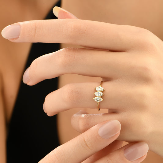 Sıra Taşlı Markiz 14 Ayar Altın Yüzük