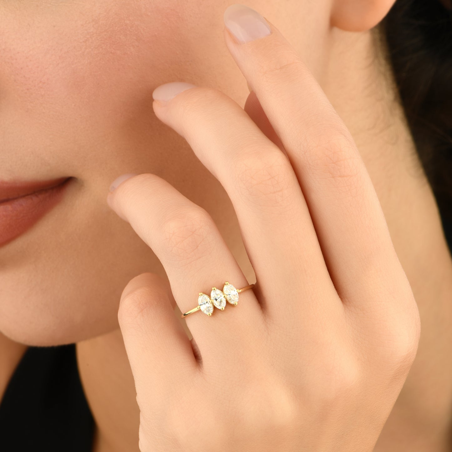 Sıra Taşlı Markiz 14 Ayar Altın Yüzük