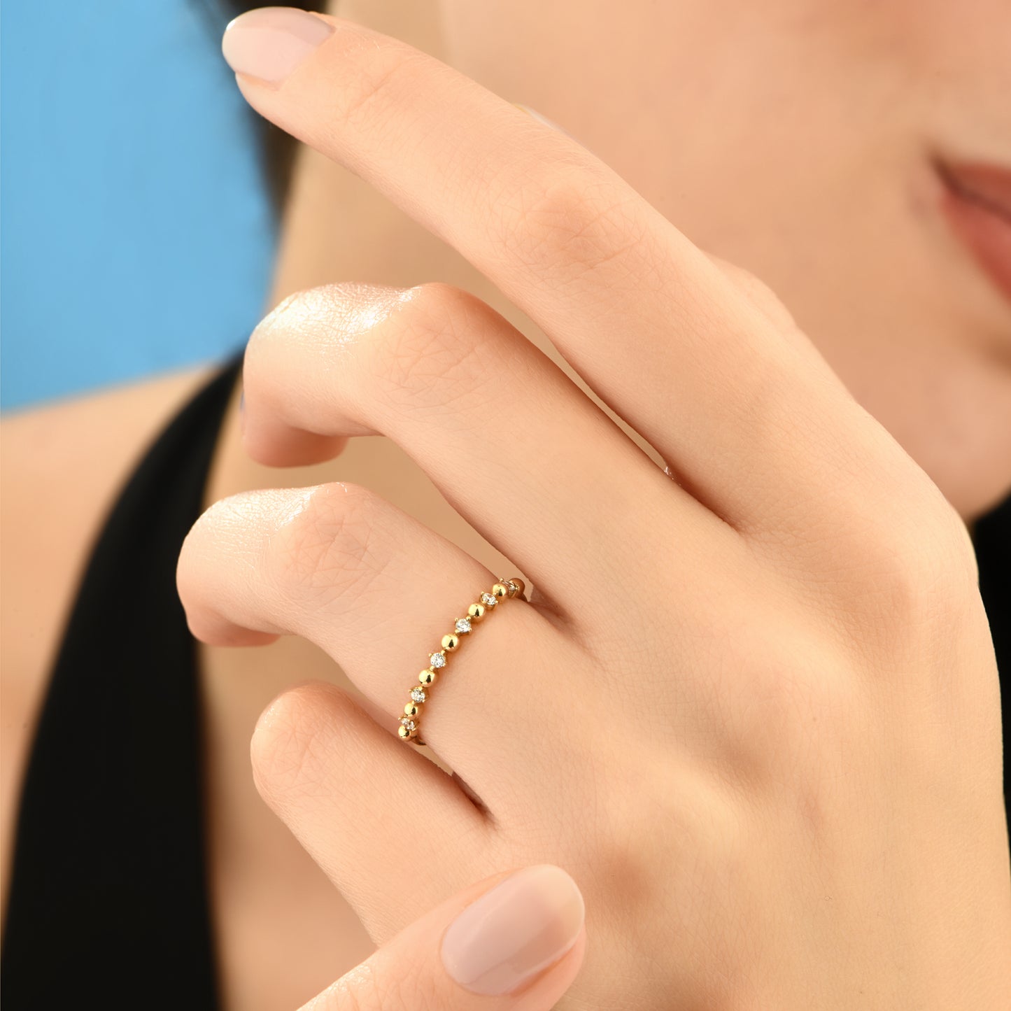 Sıra Taşlı Boncuk Yarımtur Altın Yüzük