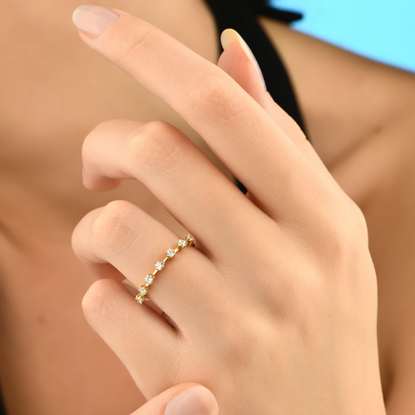 Minimal Taşlı Yarımtur Altın Yüzük