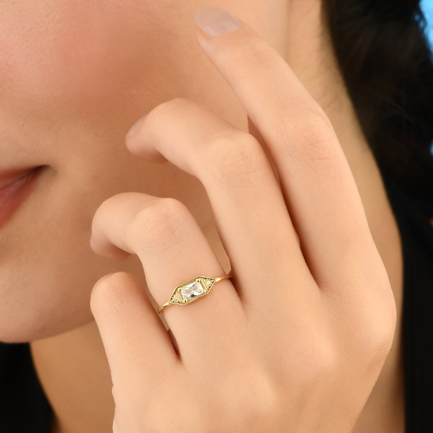 Baget Taşlı Tasarım Altın Yüzük