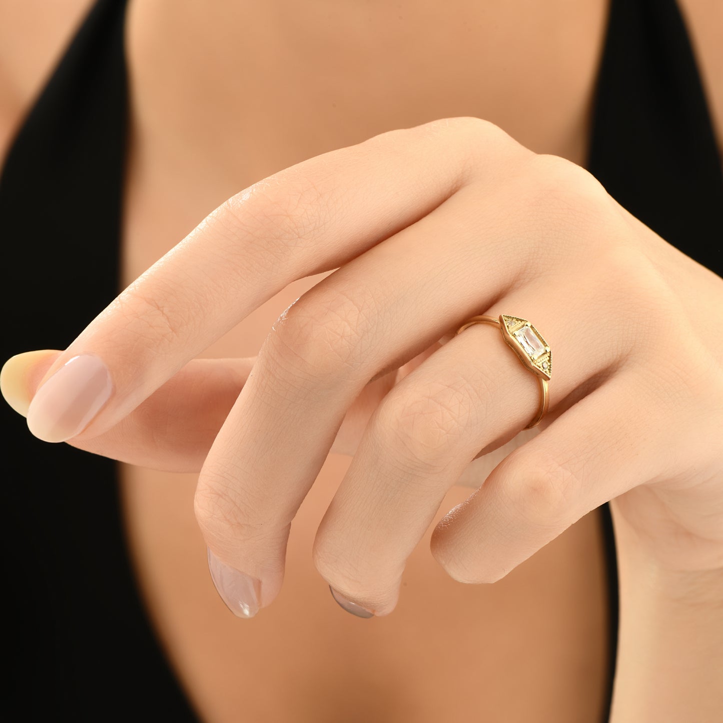 Baget Taşlı Tasarım Altın Yüzük