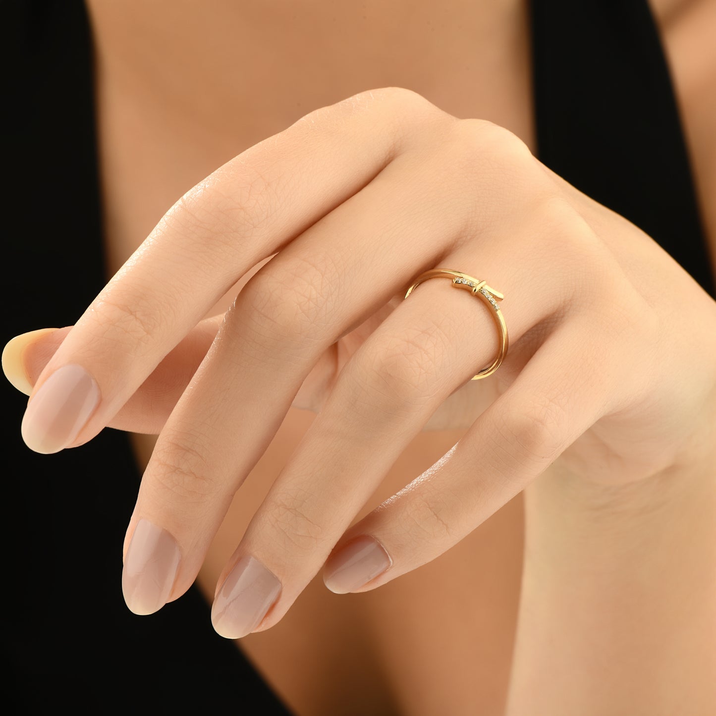 Minimal Taşlı Düğüm Altın Yüzük