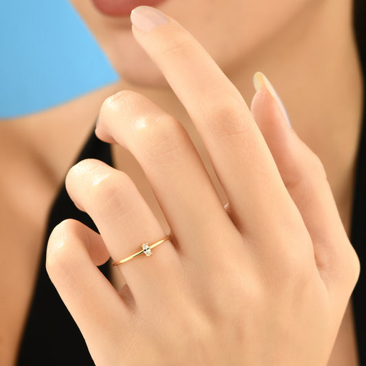 Minimal Markiz Taşlı Altın Yüzük