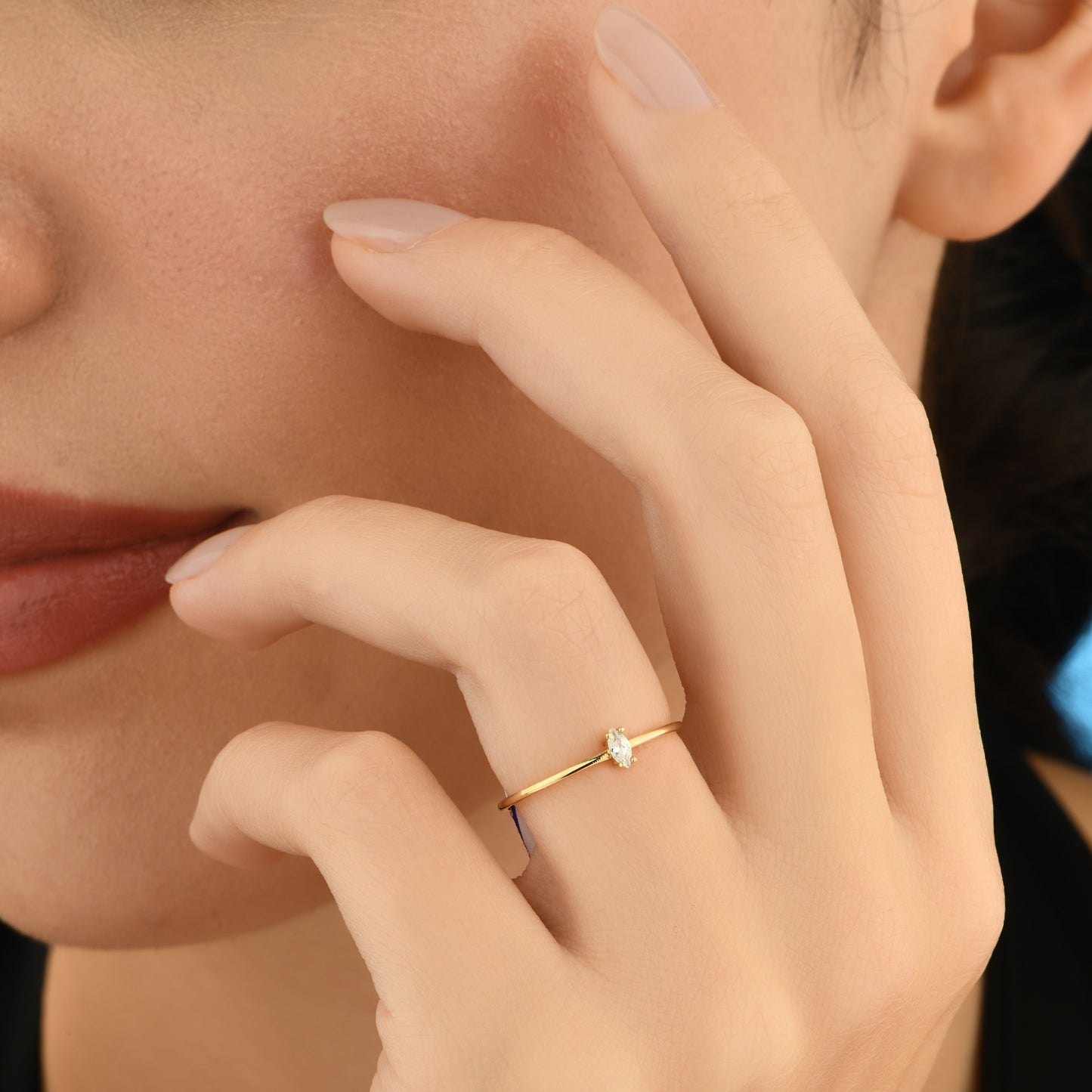 Minimal Markiz Taşlı Altın Yüzük