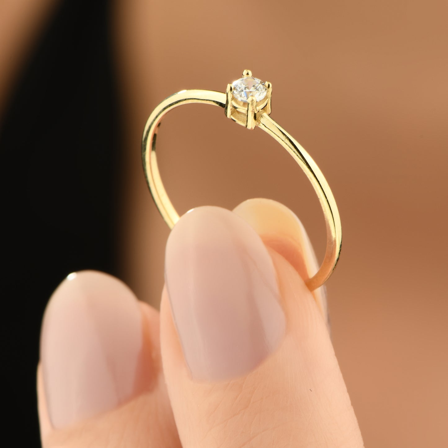 4 Tırnaklı Minimal Altın Tektaş Yüzük