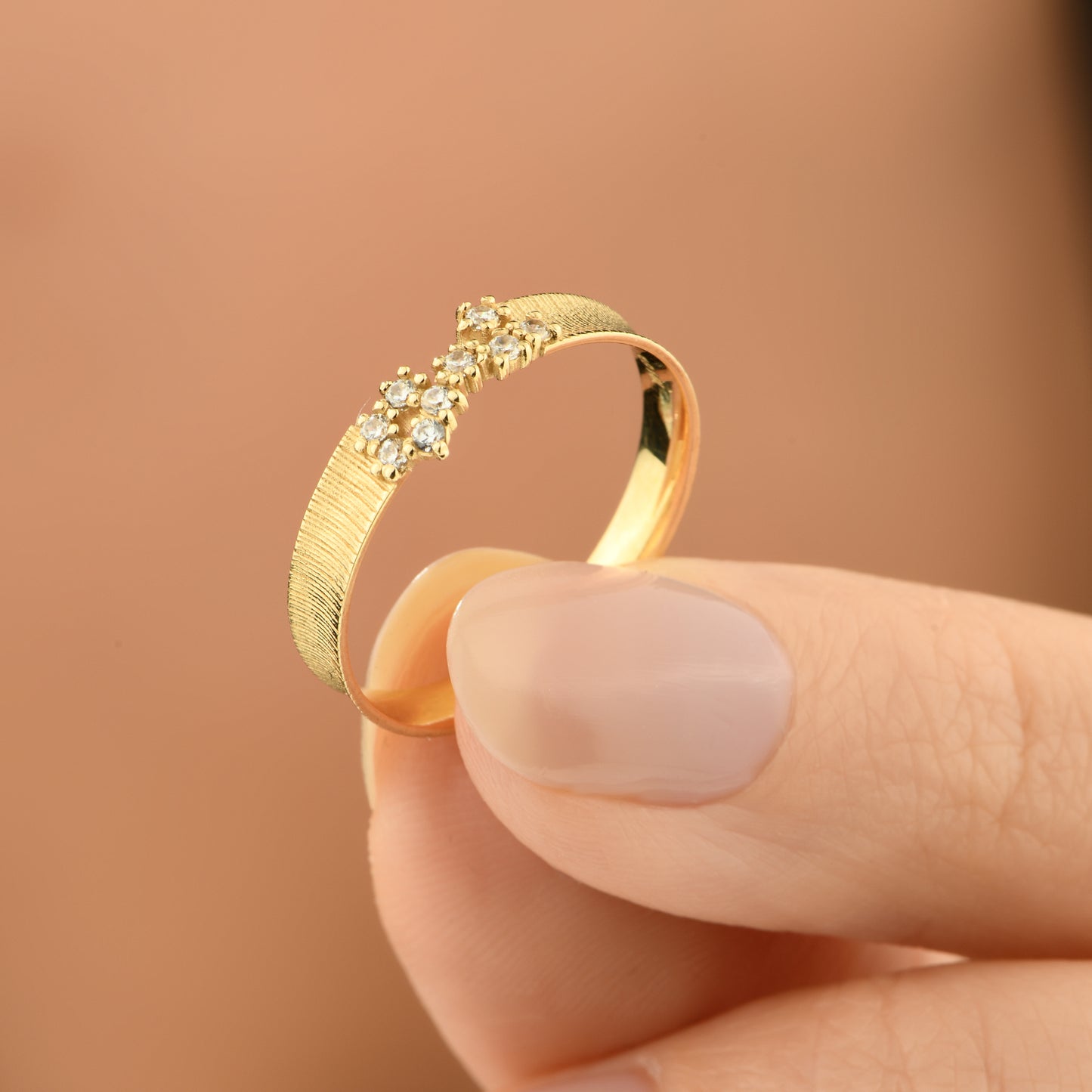 Mat Dokulu Çiçek Tasarım 14 Ayar Altın Yüzük