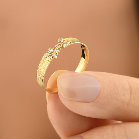 Mat Dokulu Çiçek Tasarım 14 Ayar Altın Yüzük