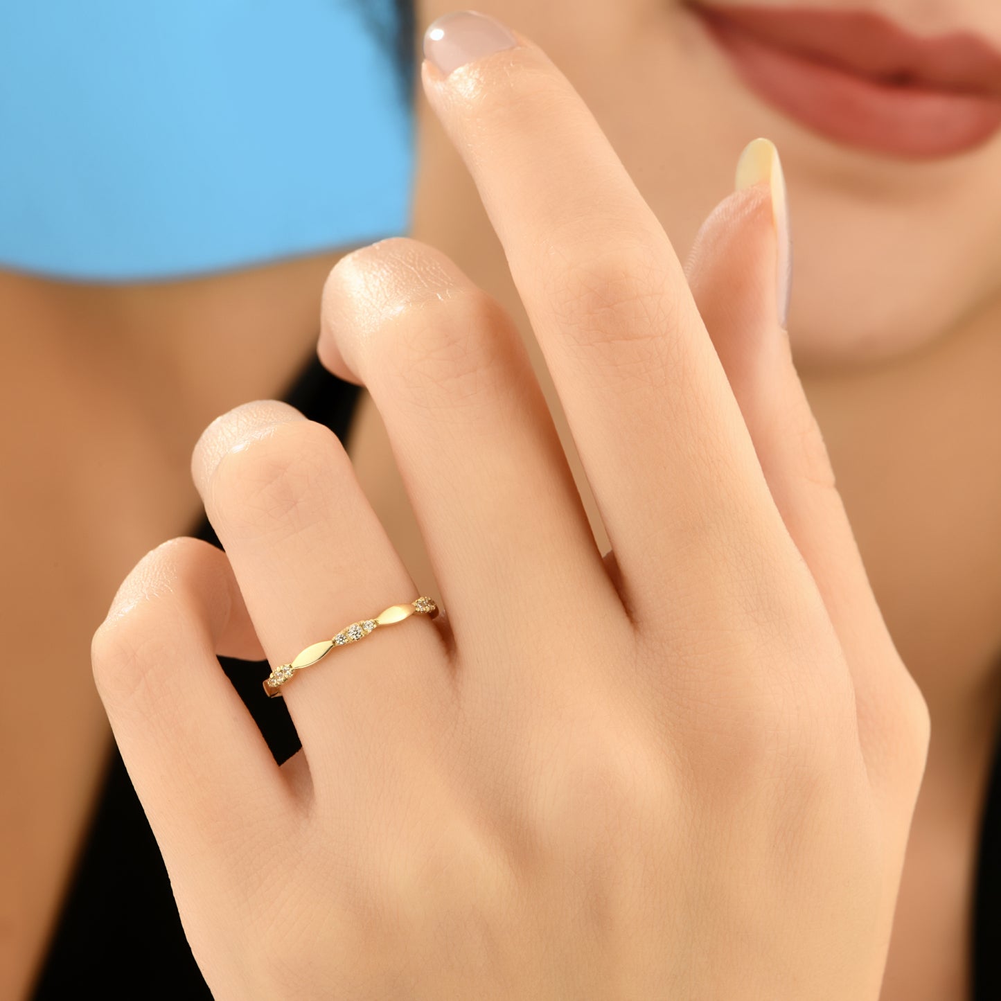 Sıra Taşlı Alyans 14 Ayar Altın Minimalist Yüzük