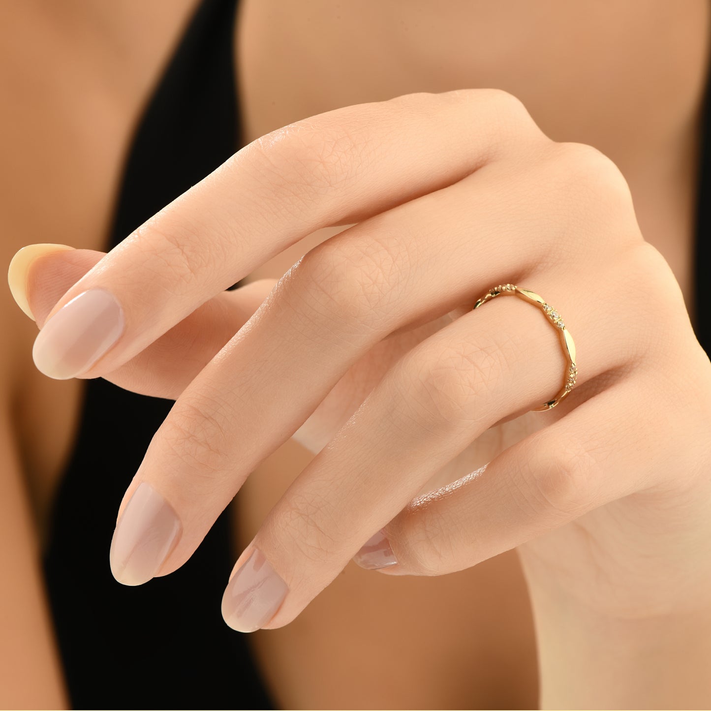 Sıra Taşlı Alyans 14 Ayar Altın Minimalist Yüzük