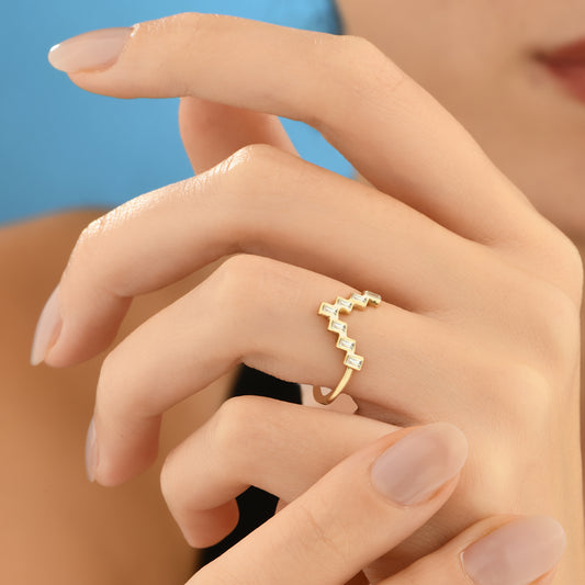 Baget Taşlı V Form Altın Yüzük