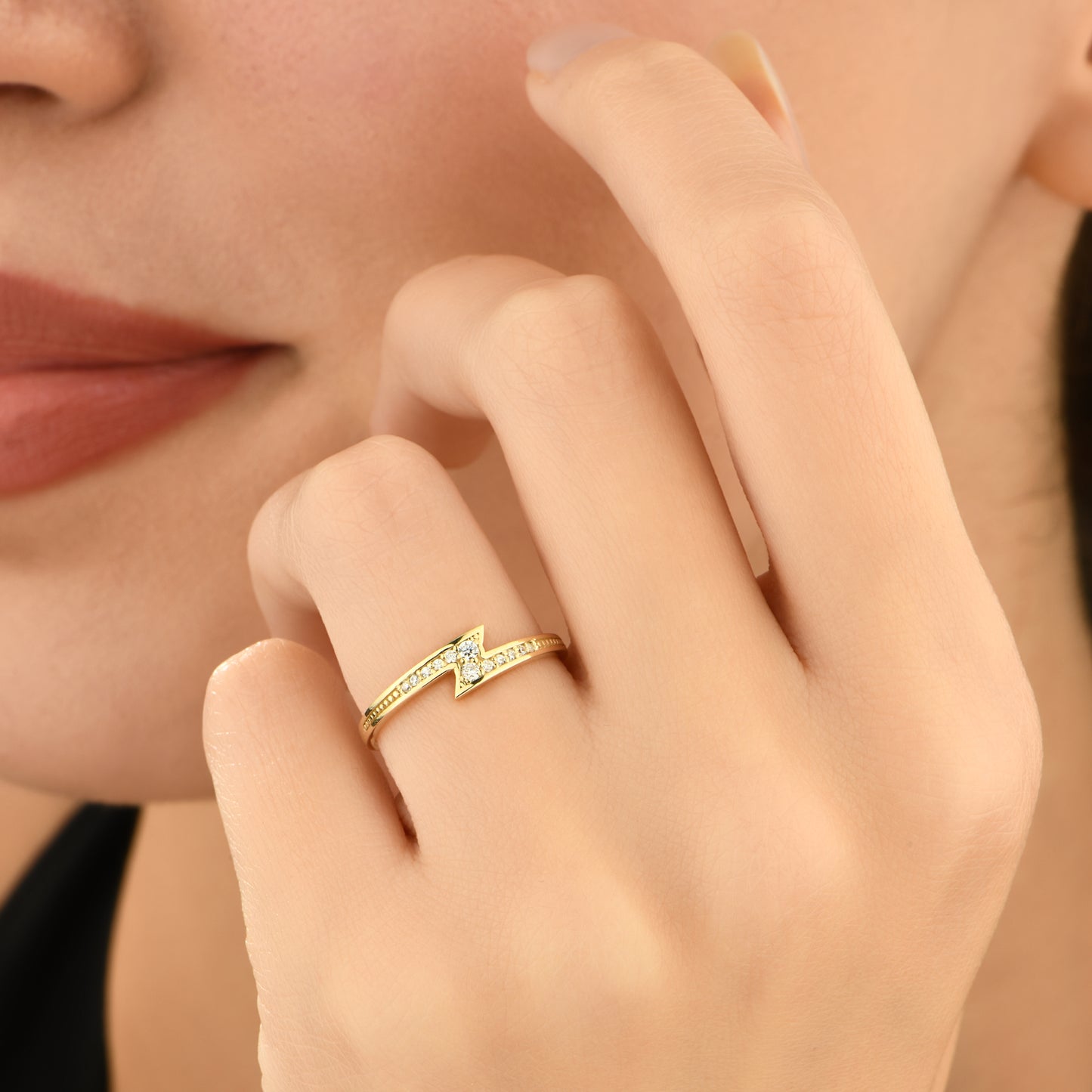 Taşlı Yıldırım Tasarım Altın Yüzük