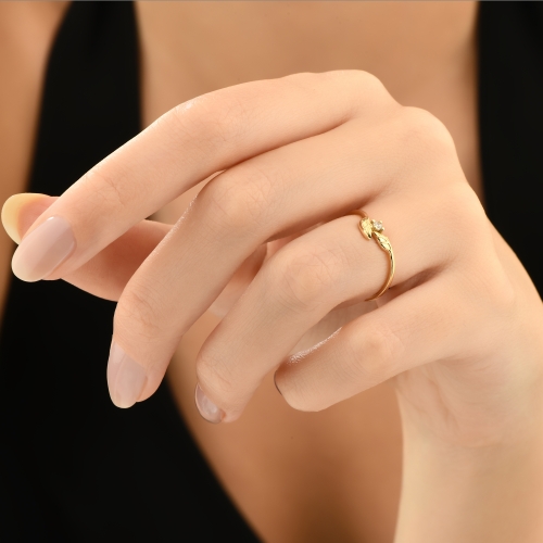 14K Minimal Leaf Gold Ring with Stone Detail - Detay Fotoğrafı Önizlemesi -5